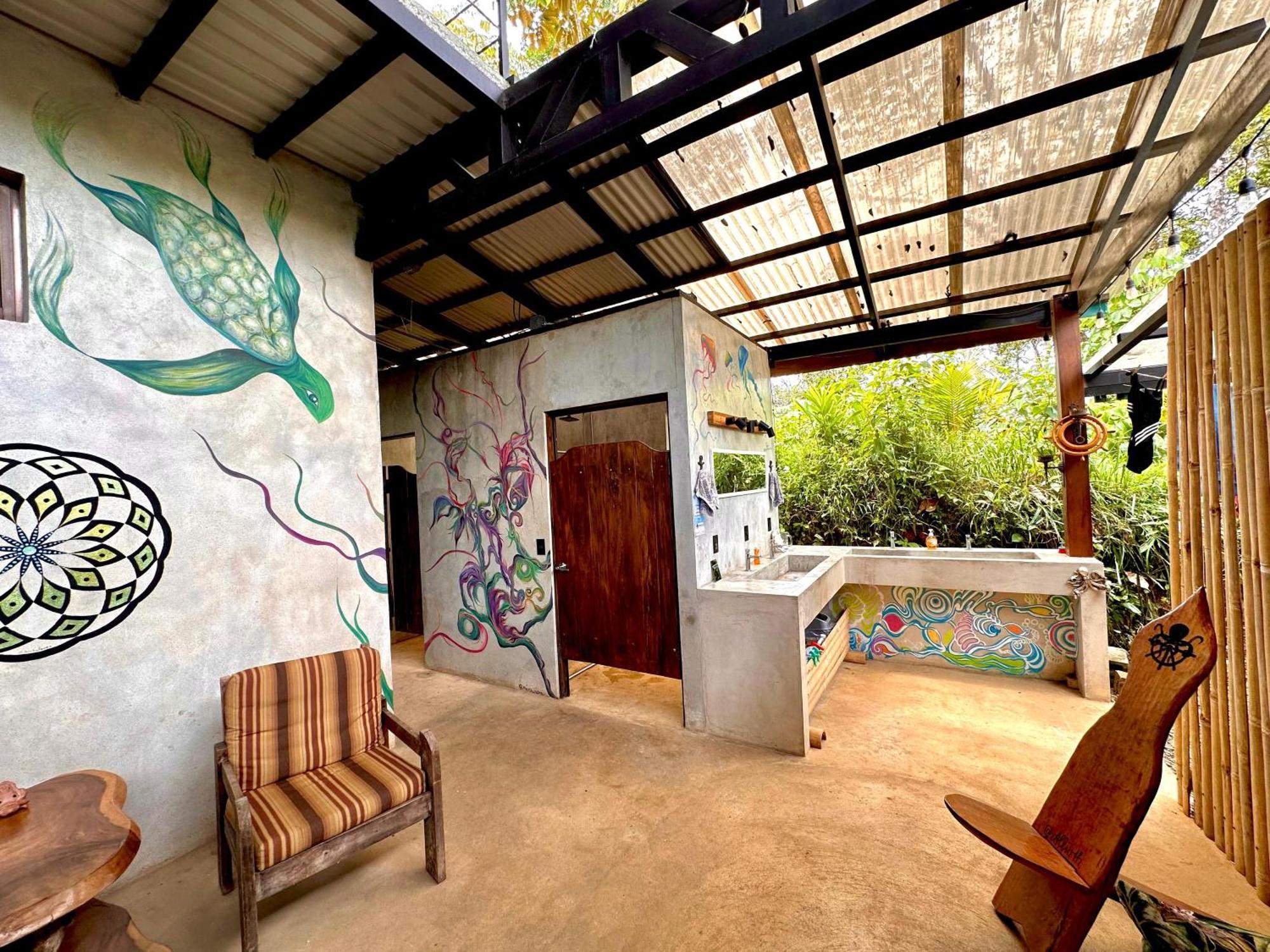 Shipwrecked Hostel Uvita Exterior photo